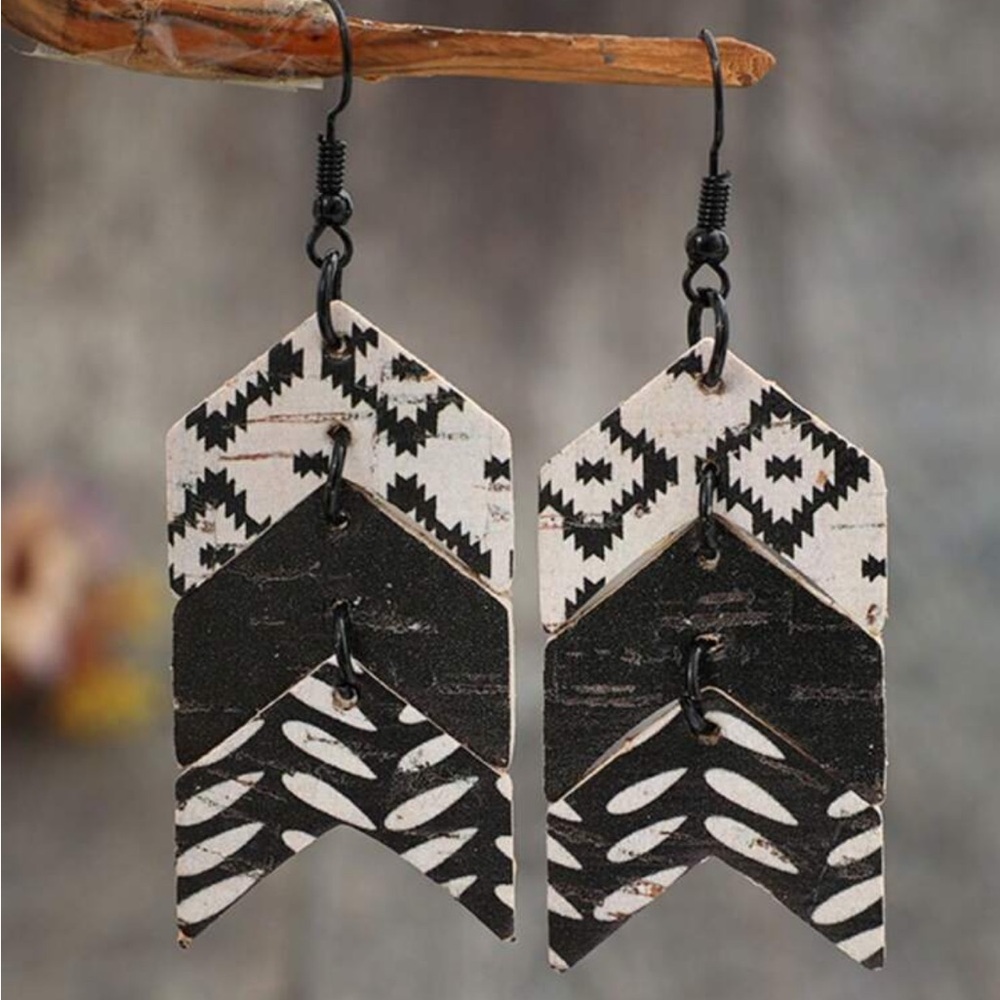 Black/White Boho Drop Earrings NEW 🏷️